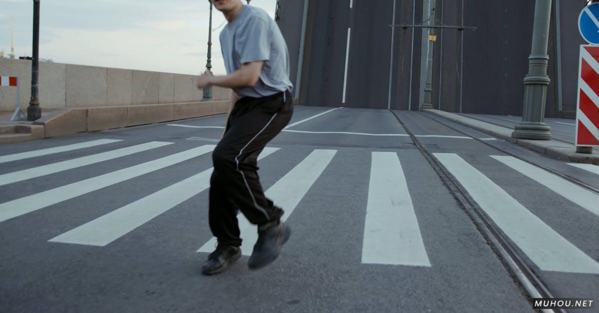 圣彼得堡一个人嘻哈舞蹈4k高清CC0视频素材插图 圣彼得堡一个人嘻哈舞蹈4k高清CC0视频素材插图