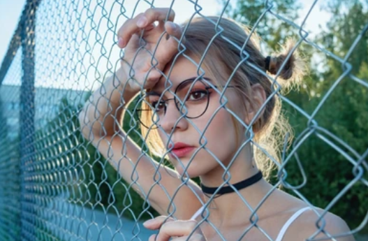 PS 27.0接入 Nano Banana!这一次,AI 真的要抢修图师饭碗了… PS 27.0接入 Nano Banana!这一次,AI 真的要抢修图师饭碗了…