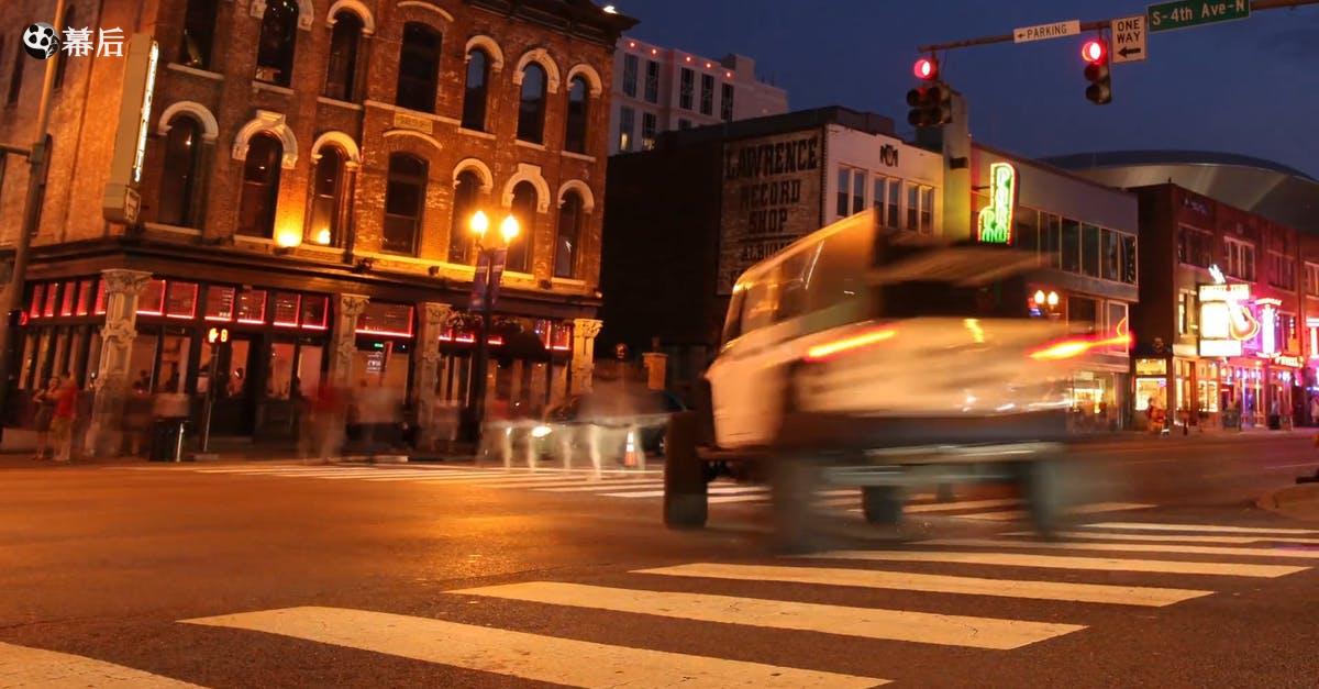 2432402|夜晚的城市汽车穿梭延时CC0视频素材插图