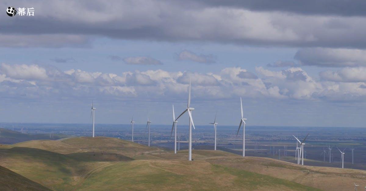 1535872|草原上的风力发电站机组实拍CC0视频素材