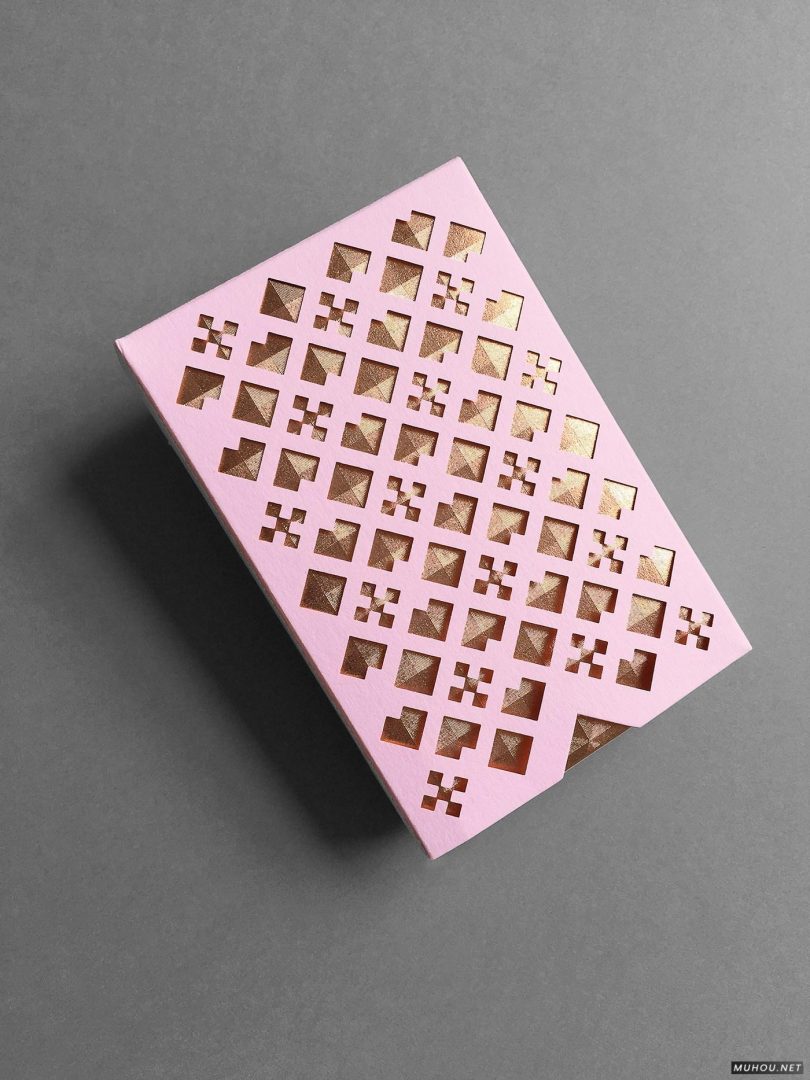 网格镂空印刷工艺海报书籍促销款邀请函扑克牌设计 [43P]