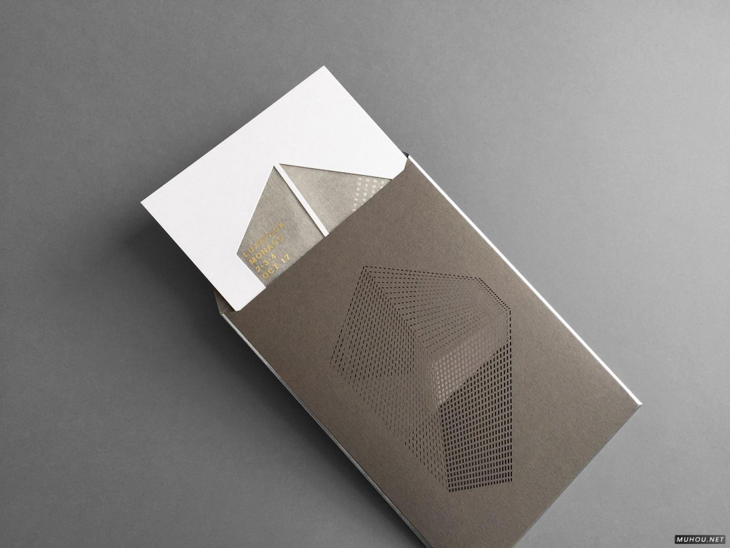 网格镂空印刷工艺海报书籍促销款邀请函扑克牌设计 [43P]