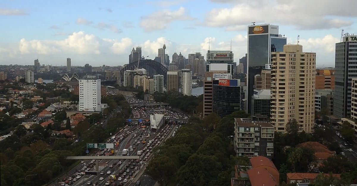 1654210|摩天大楼和悉尼的交通延时CC0视频素材插图