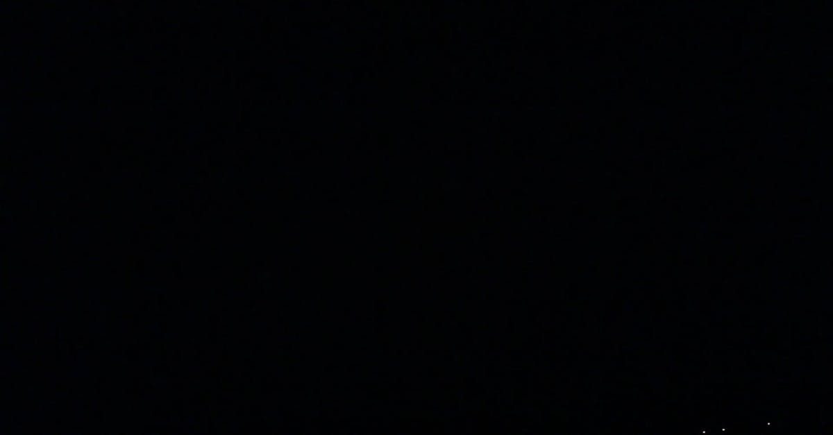 2254964|黑夜中的闪电下雨打雷CC0视频素材插图