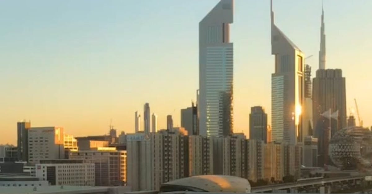 1884287|城市商业建筑日出延时HDCC0视频素材插图