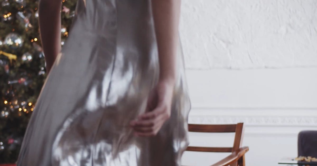 3402401|圣诞节女人模特拍照4KCC0视频素材（竖屏）插图