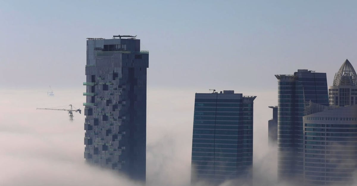 2015875|云端上的摩天大楼建筑施工延时CC0视频素材插图