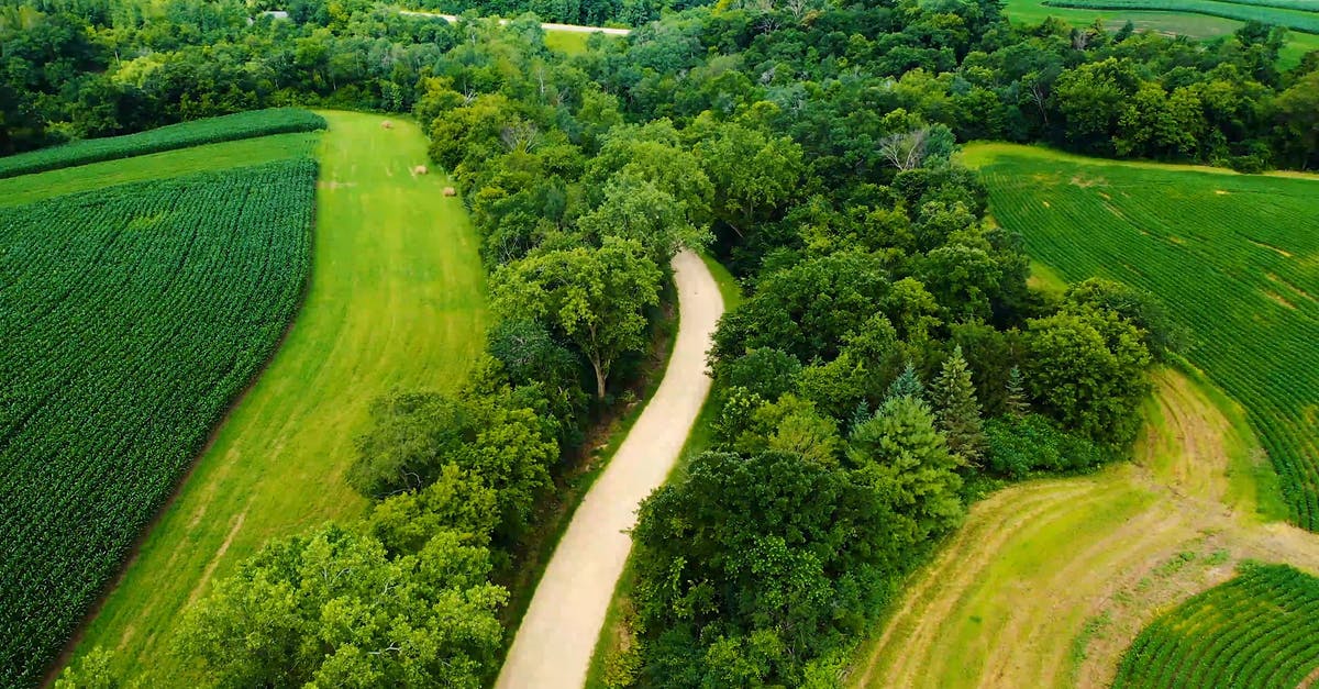 2848072|航拍绿色的农场和公路4KCC0视频素材插图