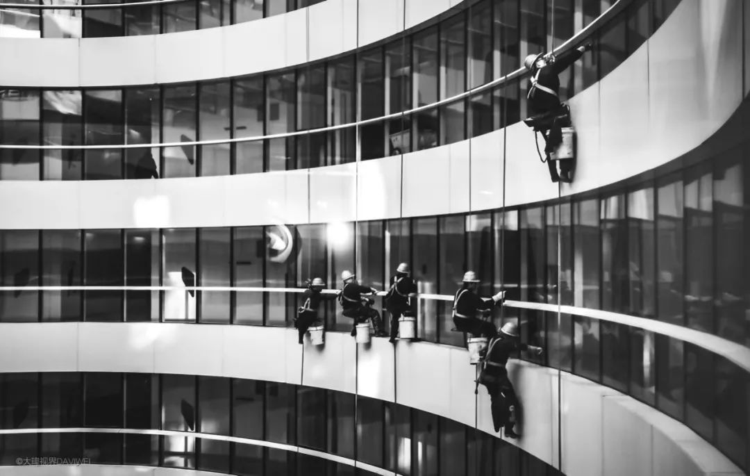 用镜头看见生活，其实我们都是“小丑”