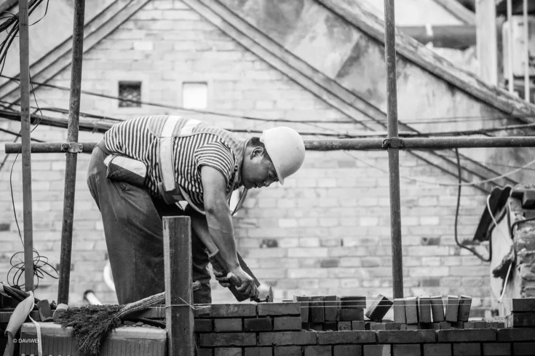 用镜头看见生活，其实我们都是“小丑”