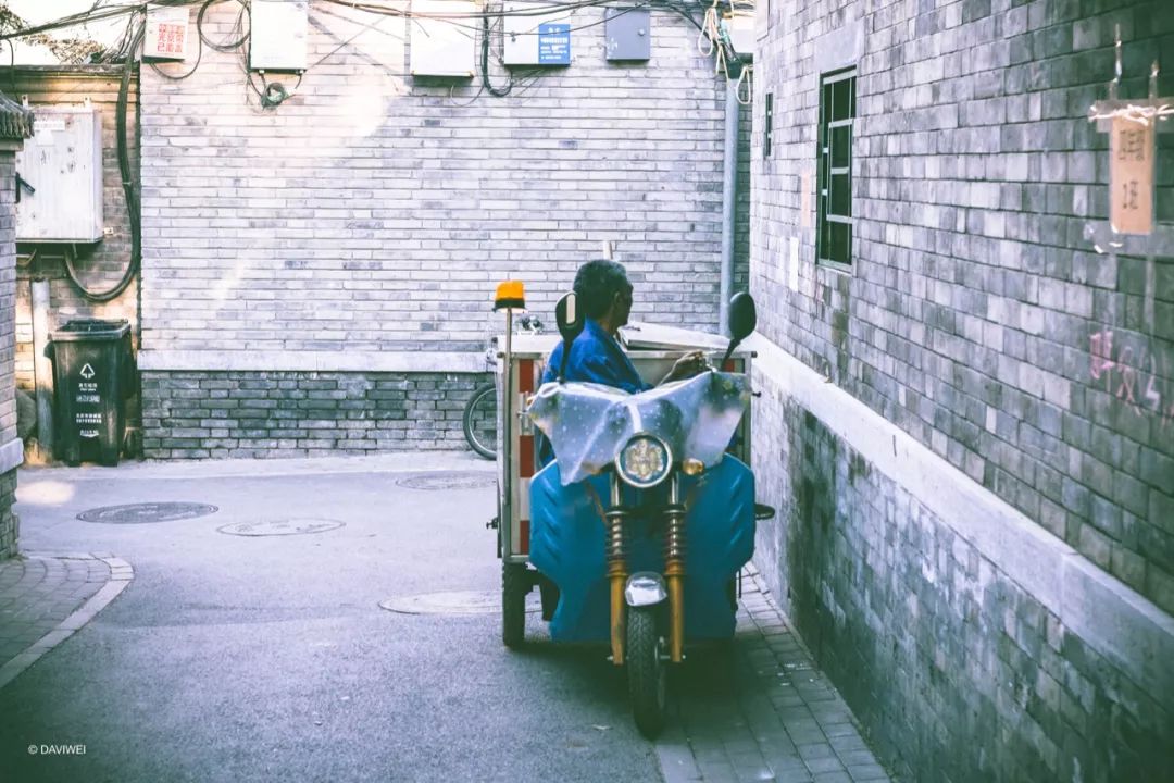 用镜头看见生活，其实我们都是“小丑”