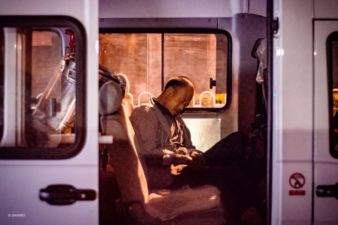 用镜头看见生活，其实我们都是“小丑”