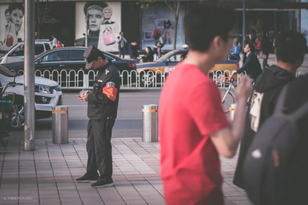 用镜头看见生活，其实我们都是“小丑”