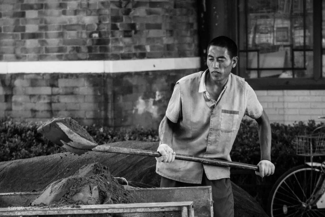 用镜头看见生活，其实我们都是“小丑”