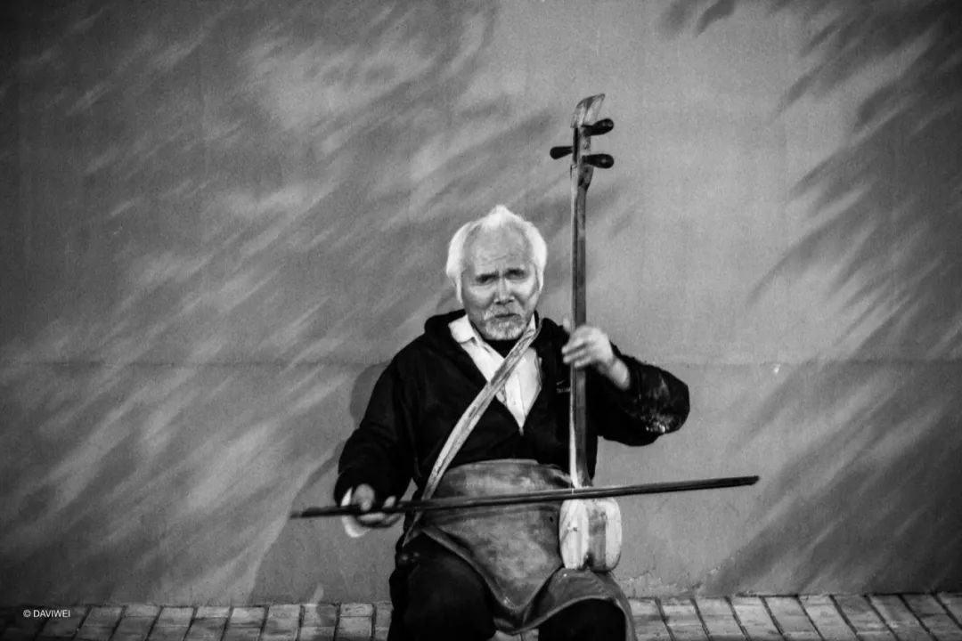 用镜头看见生活，其实我们都是“小丑”