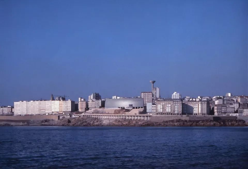 矶崎新：“未来的城市是一堆废墟。”