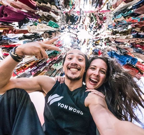 捡来17万根吸管搭成巨型海浪，他的环保创意太有冲击力！