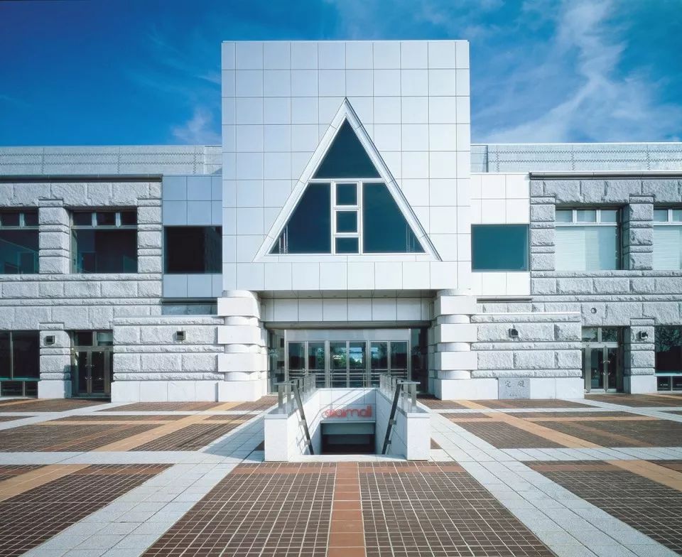矶崎新：“未来的城市是一堆废墟。”