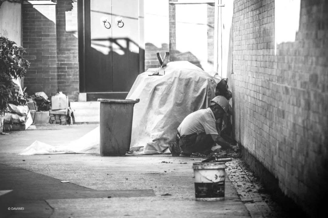 用镜头看见生活，其实我们都是“小丑”