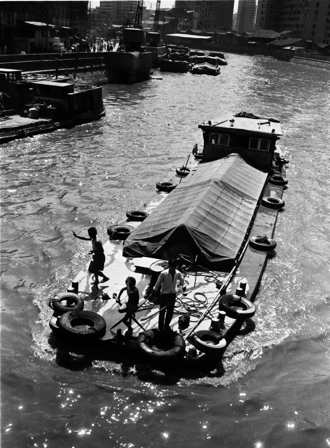 跟随他的镜头，可以穿越回上世纪90年代的上海