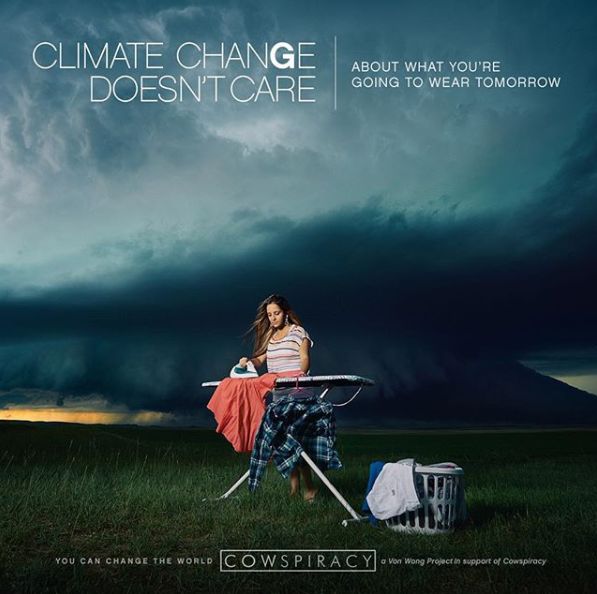 捡来17万根吸管搭成巨型海浪，他的环保创意太有冲击力！