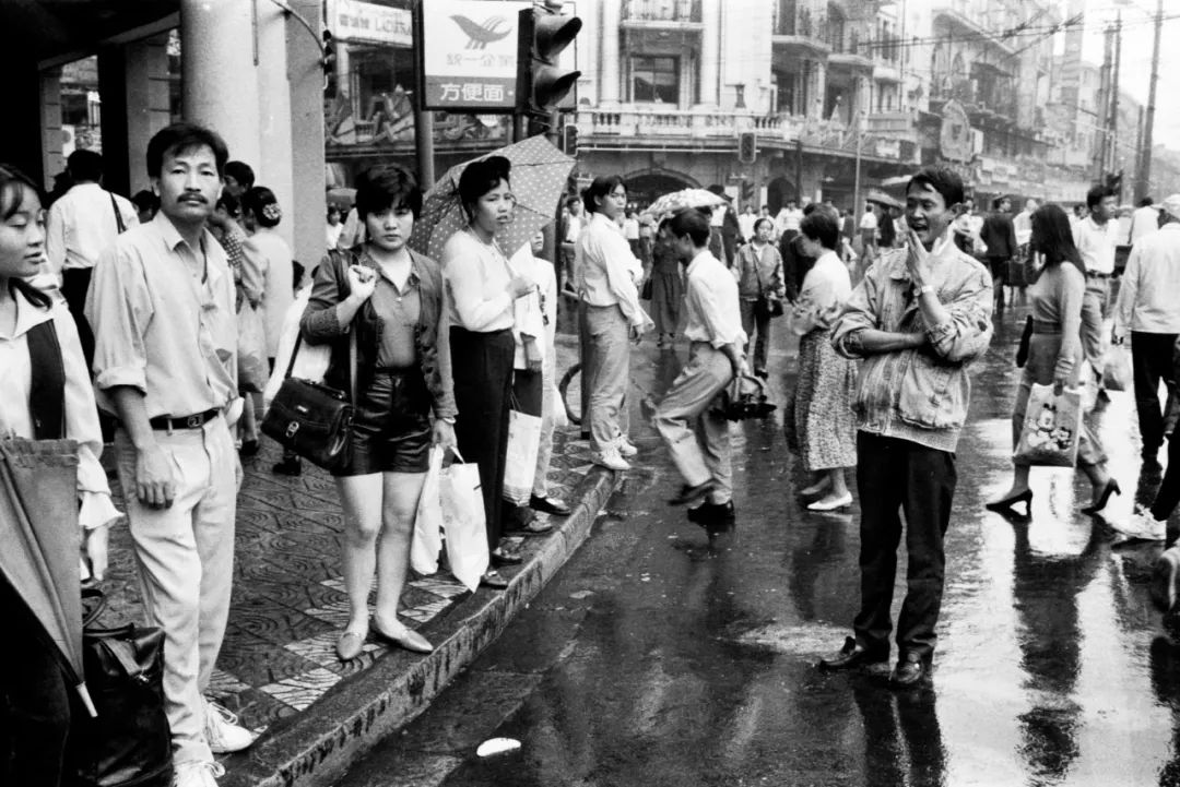 跟随他的镜头，可以穿越回上世纪90年代的上海