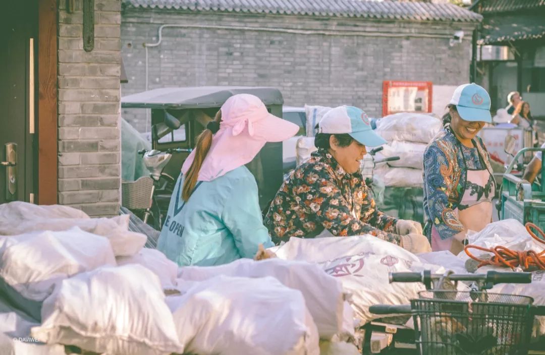 用镜头看见生活，其实我们都是“小丑”