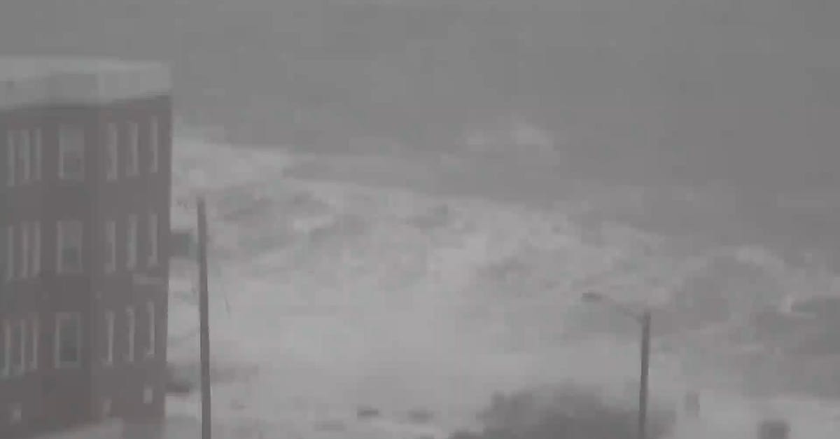 1690323|暴风雨风暴来临城市灾难CC0视频素材插图