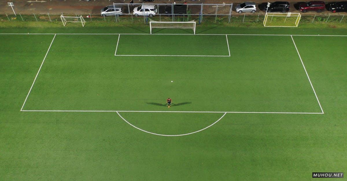3507531|航拍足球场的守门员4KCC0视频素材插图