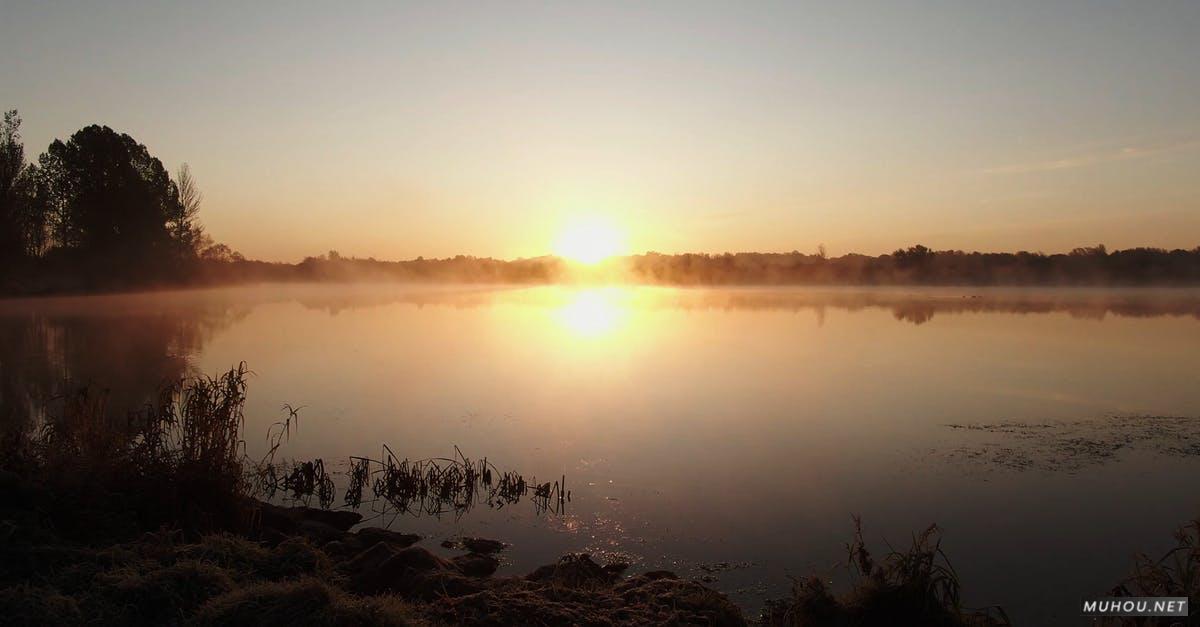 3151449|地平线湖边的日出日落4KCC0视频素材插图
