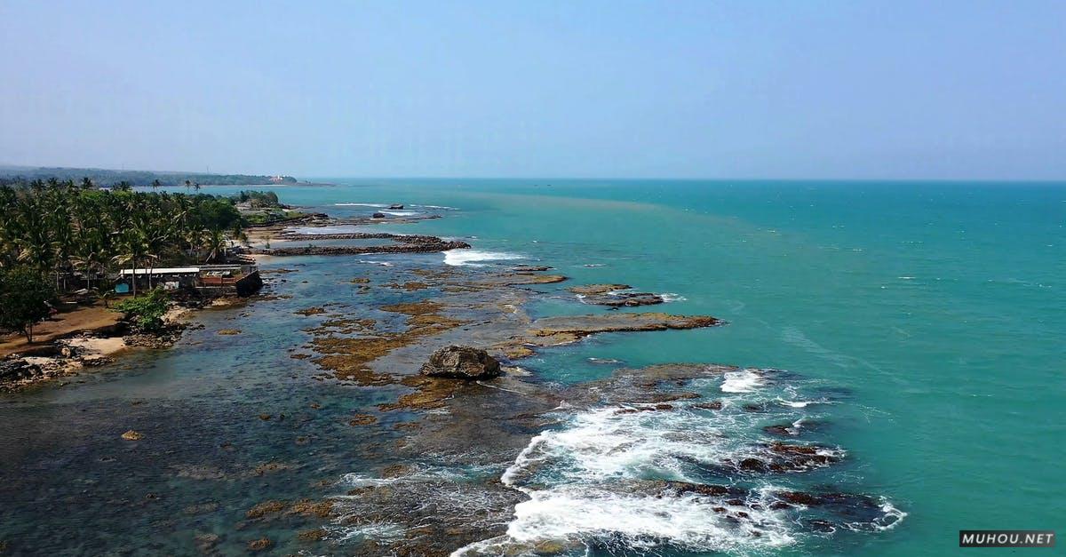 3333065|有关岩石海岸波浪的4KCC0视频素材插图