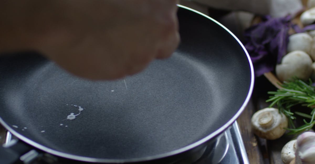3191902|厨师煎鸡蛋4KCC0视频素材插图