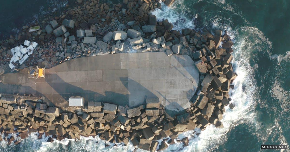 3333409|航拍海浪冲击礁石岸边俯拍4KCC0视频素材插图