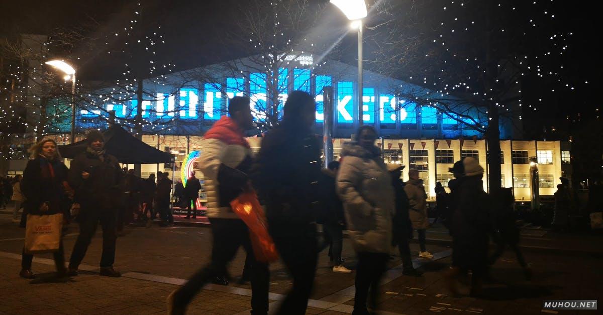 3405842|圣诞节的人群在街上行走4KCC0视频素材插图