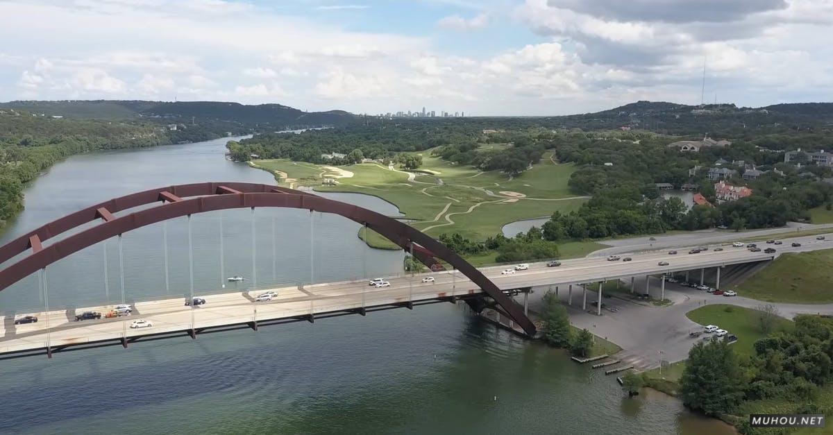 3398070|奥斯汀的河流无人机航拍桥梁CC0视频素材插图