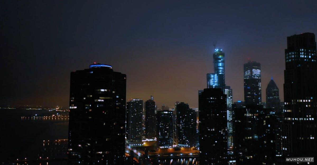 1826720|城市夜晚建筑摩天大楼空拍的CC0视频素材插图