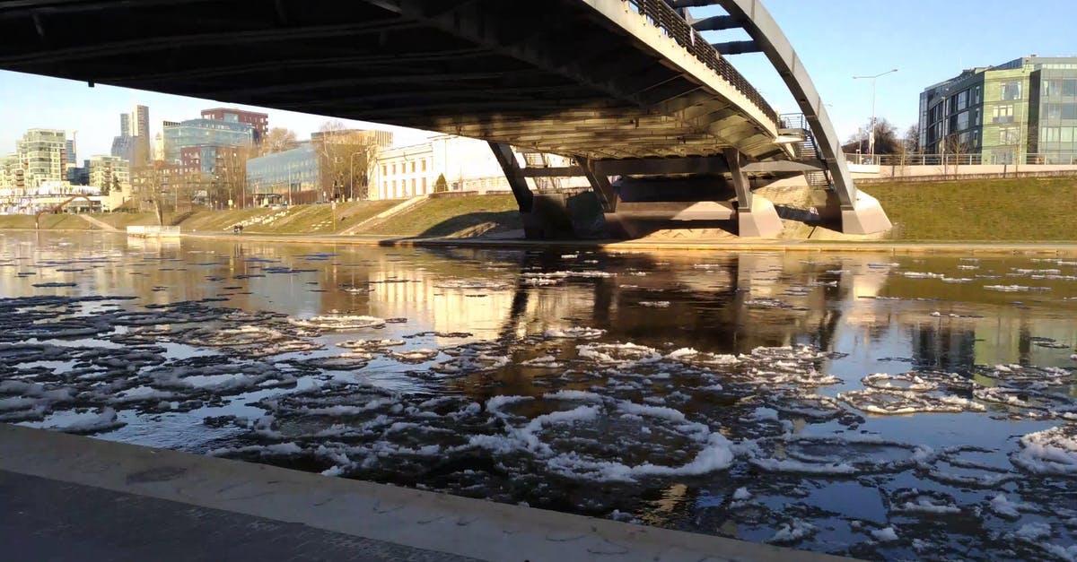 3156883|桥梁下结冰的河水延时摄影4K视频插图