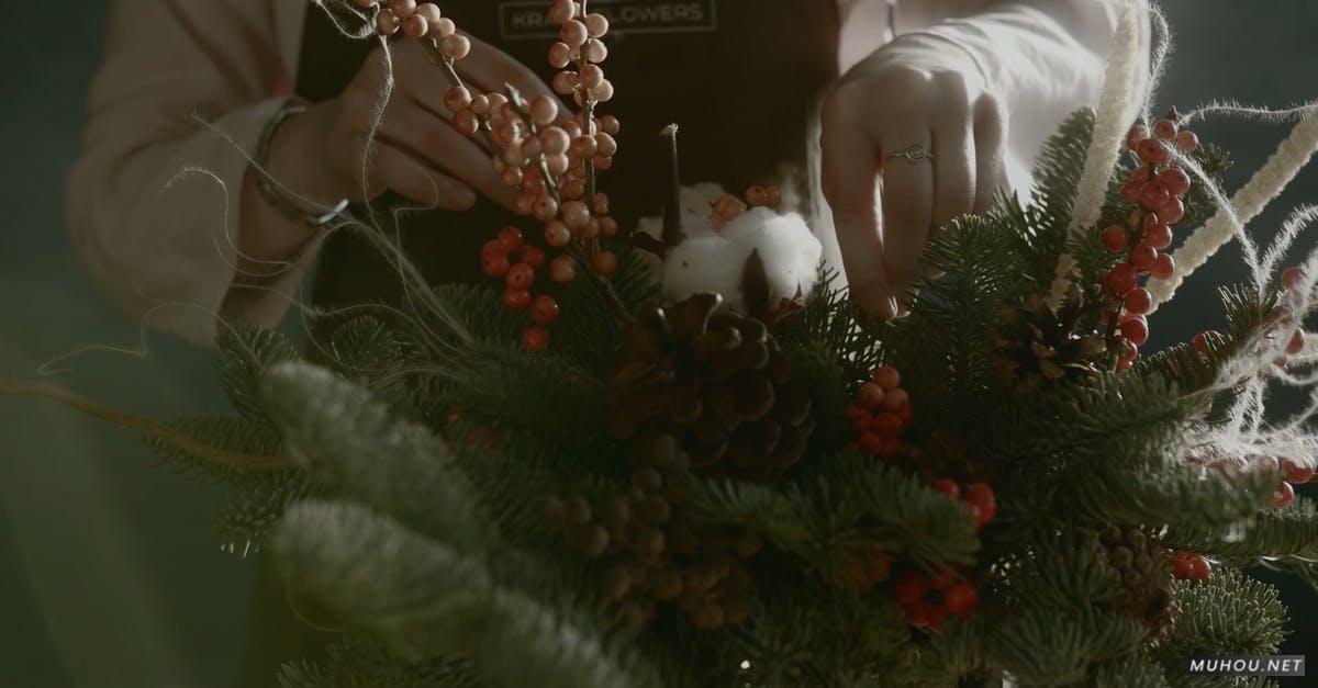 3196545|圣诞节插花手工艺品制作CC0视频素材插图