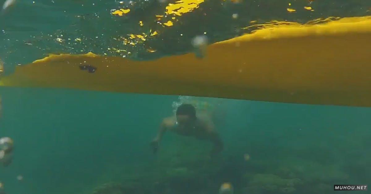 852402|男人水肺潜水于东HDCC0视频素材插图