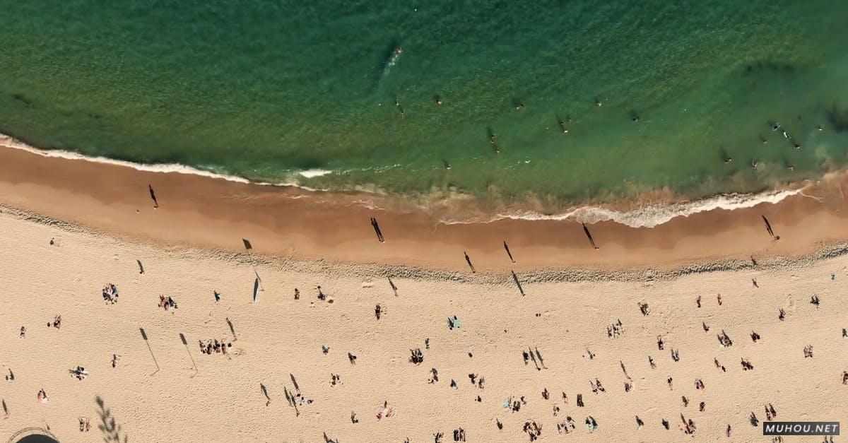 3192177|高空航拍海滩边的游客海浪CC0视频素材插图