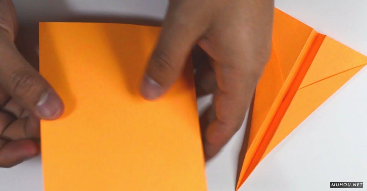 1793367|孩子制作手工折纸飞机CC0视频素材插图
