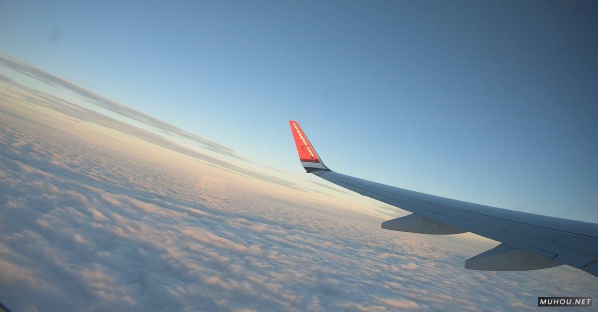3372015|飞机在天空云海飞行延时摄影机翼蓝天白云的4KCC0视频素材