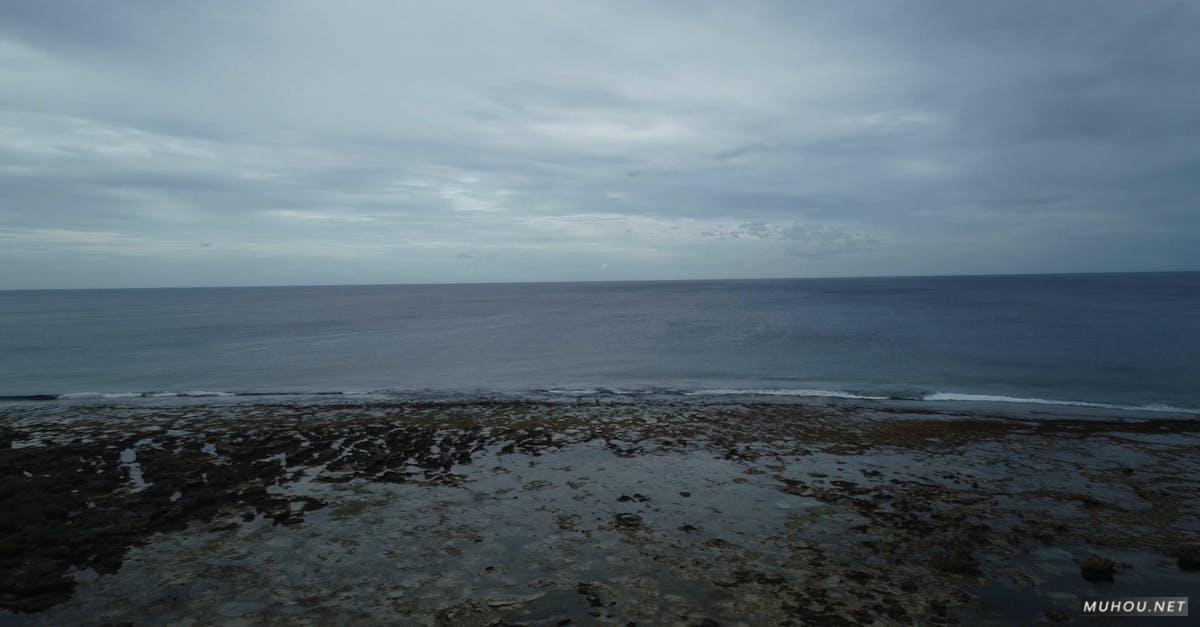 3514273|漆黑海水航拍天际线4KCC0视频素材插图