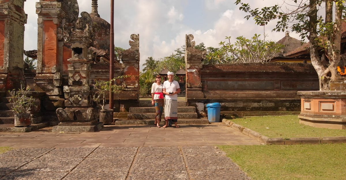 3333169|废弃的寺庙情侣航拍无人机4KCC0视频素材插图