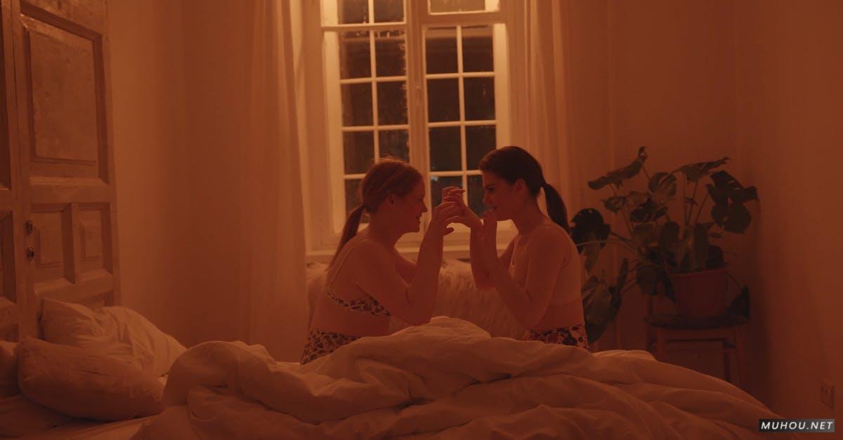 3712099|两个女人在床上玩爱情4KCC0视频素材插图