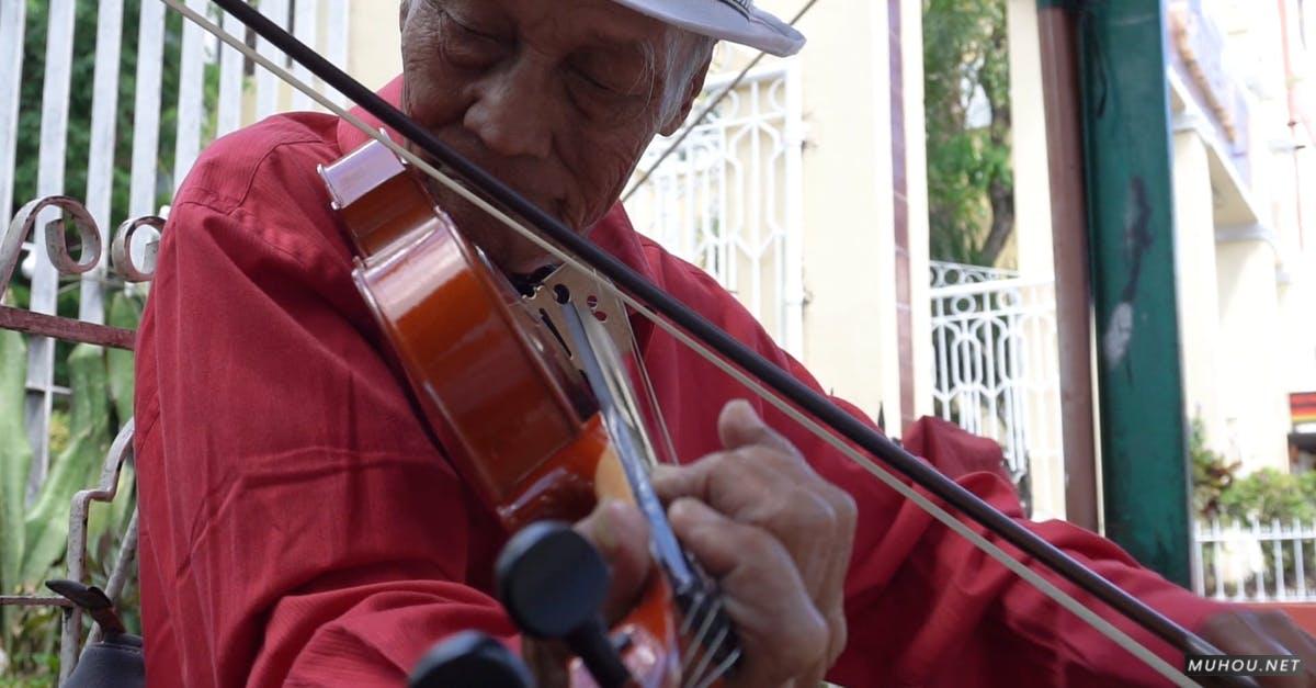 3162453|拉小提琴乐器的老年人音乐家CC0视频素材插图