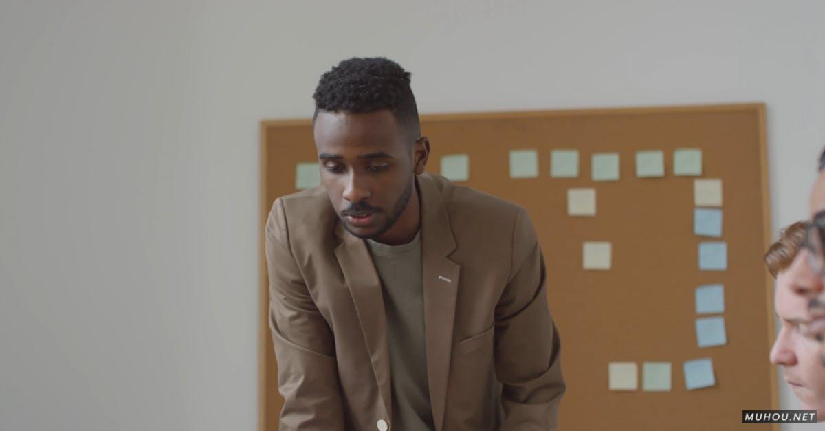 3246669|男人商务会议黑人男性4K的CC0视频素材插图