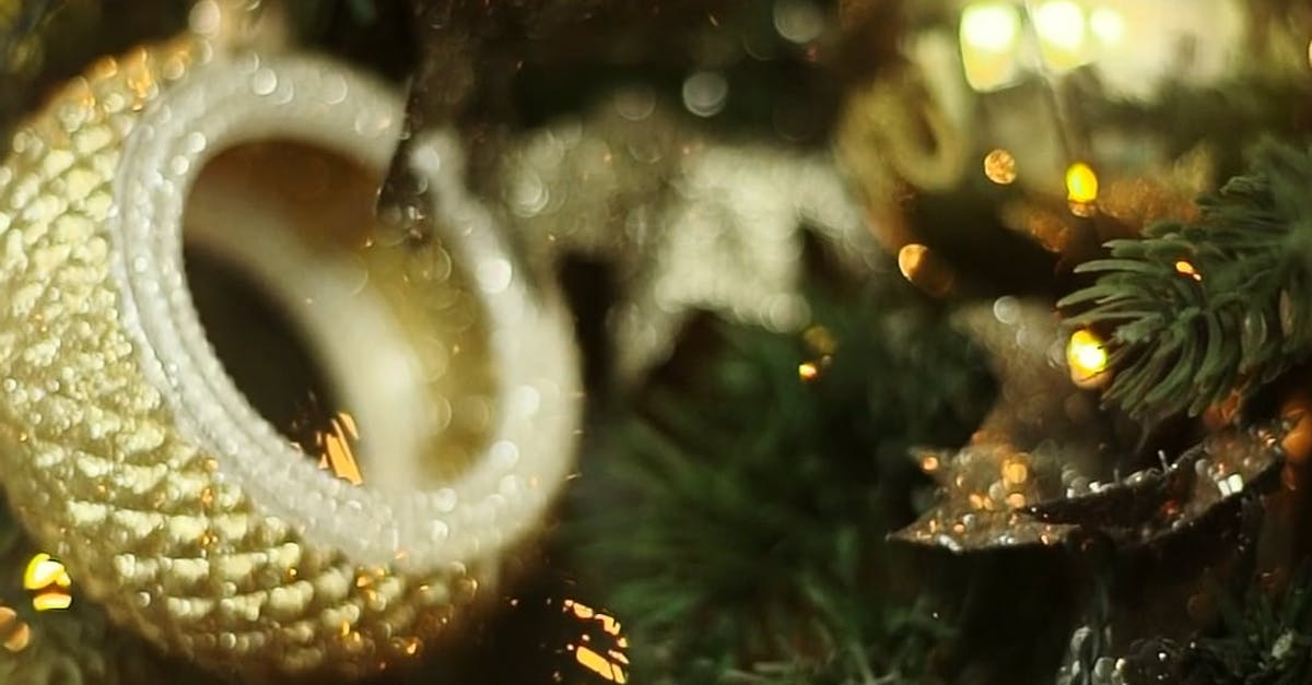 3201313|圣诞树上悬挂的金银珠宝HDCC0视频素材（竖屏）