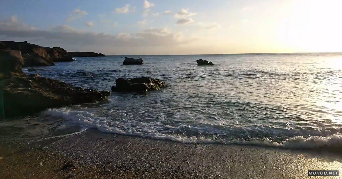 1003831|有关太阳, 岸边日出的清晨CC0视频素材插图