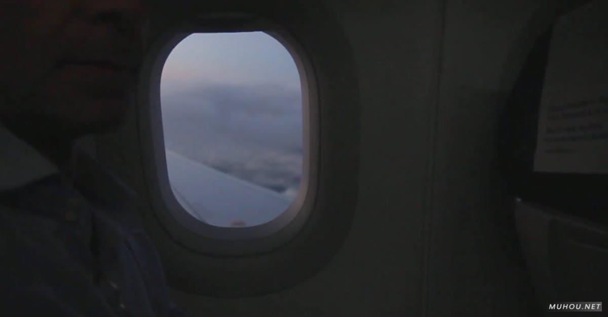 854148|飞机的窗户空中的云层CC0视频素材插图
